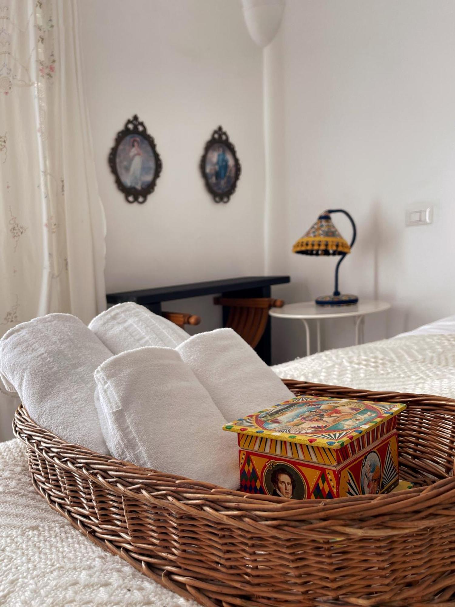 Fera O' Luni Bed and Breakfast Catania Eksteriør billede